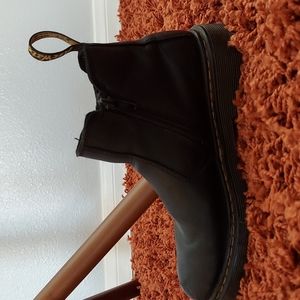 Dr. Marten low boot